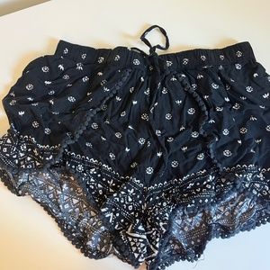 Hollister Black Floral Soft Shorts, Size small